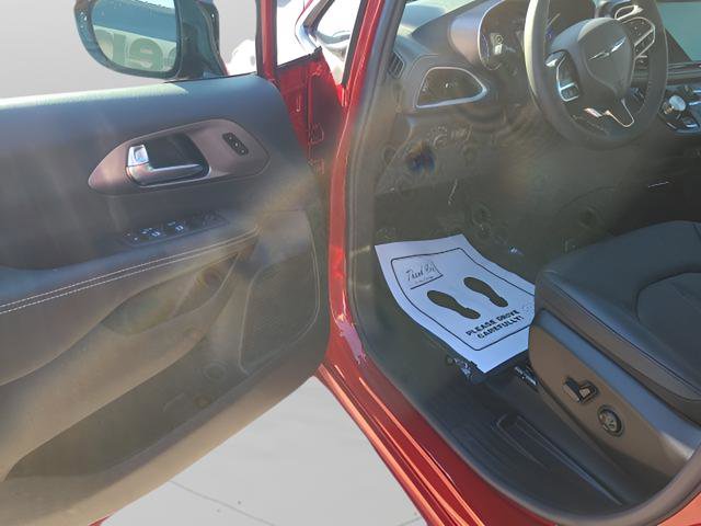 New 2026 Chrysler Pacifica Select AWD/4WD image 6