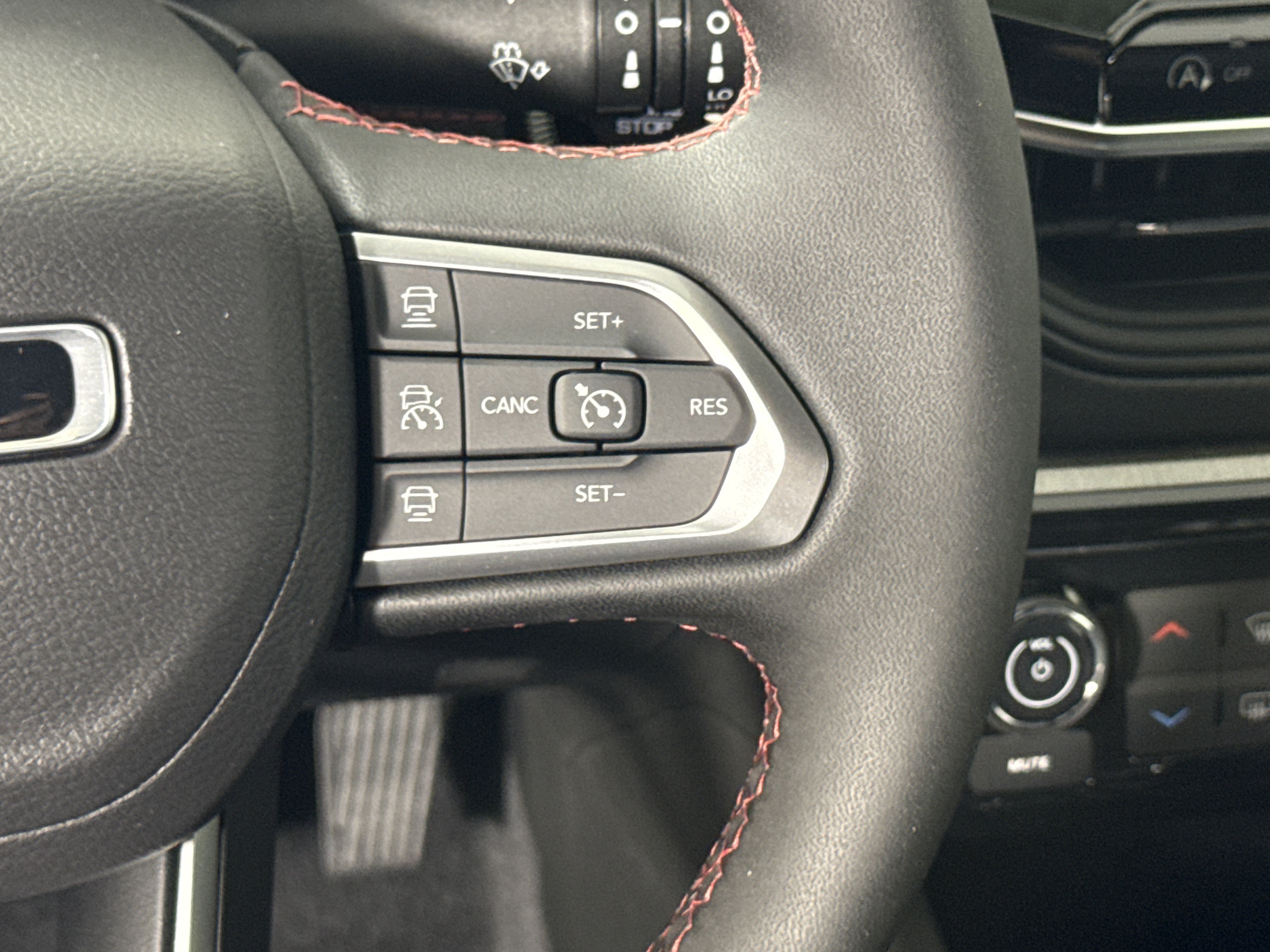 New 2026 Jeep Compass Trailhawk w/ Sun, Sound & Navigation Group AWD/4WD image 18