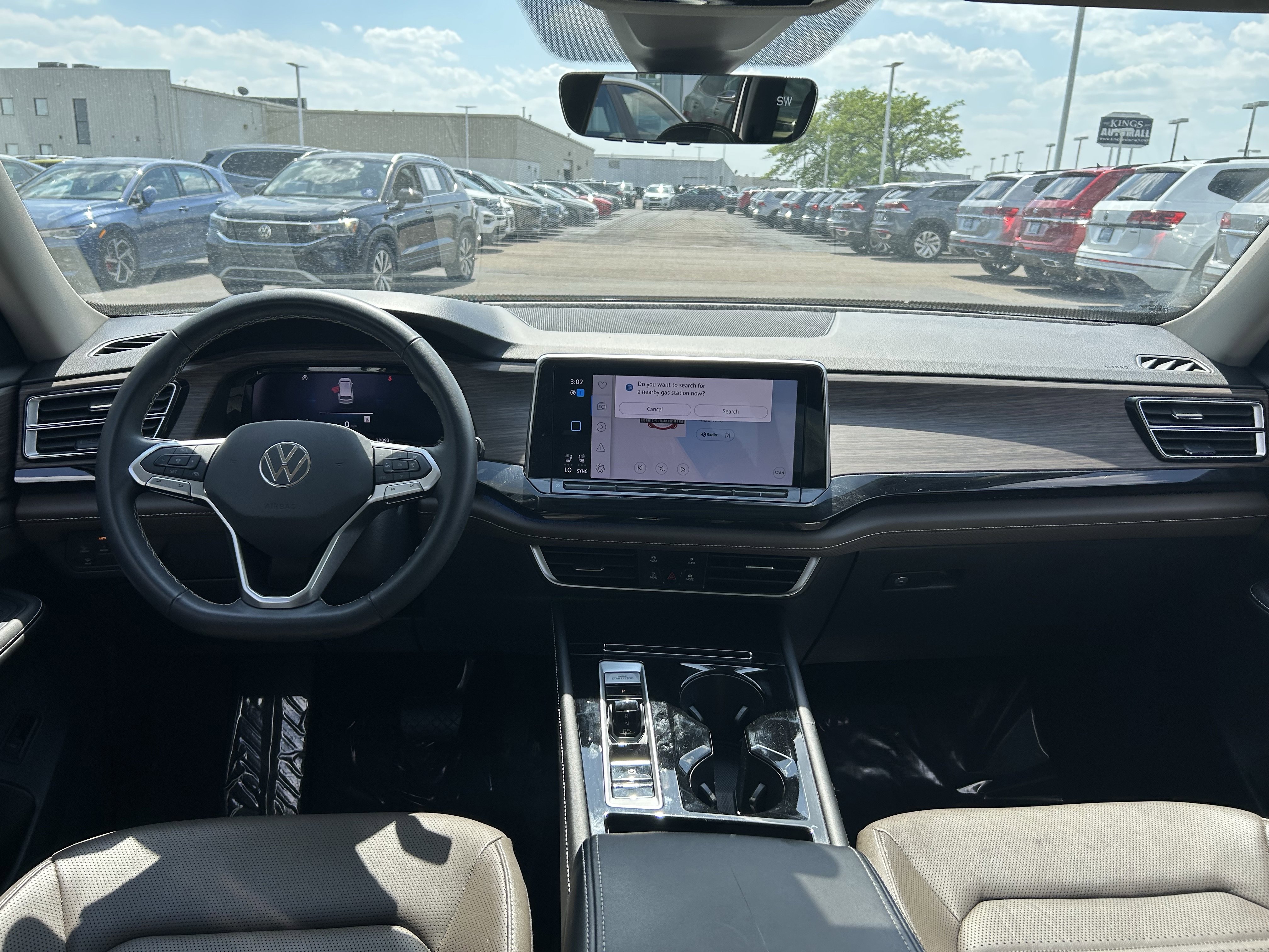 Used 2024 Volkswagen Atlas SEL AWD/4WD image 9