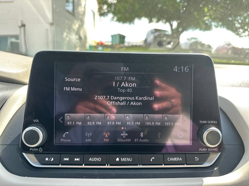 Used 2025 Nissan Rogue SV w/ SV Premium Package FWD image 45