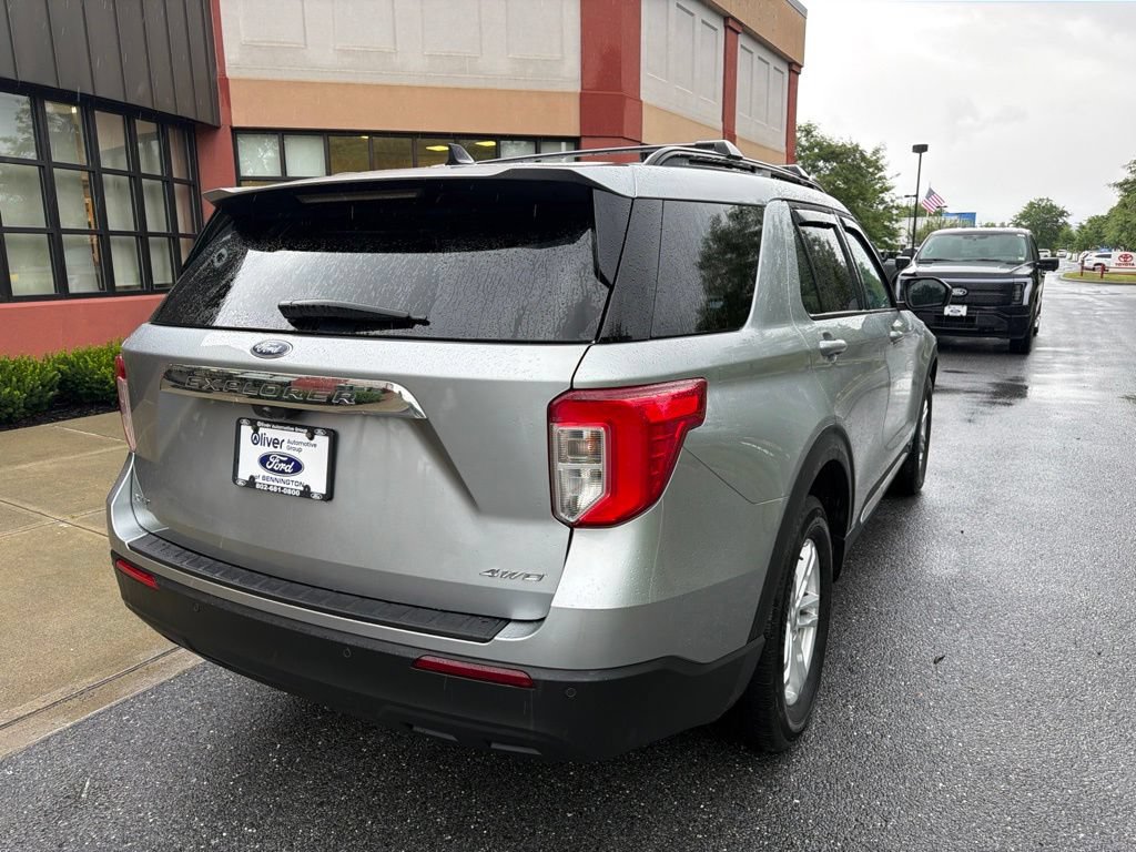 Used 2023 Ford Explorer XLT AWD/4WD image 7