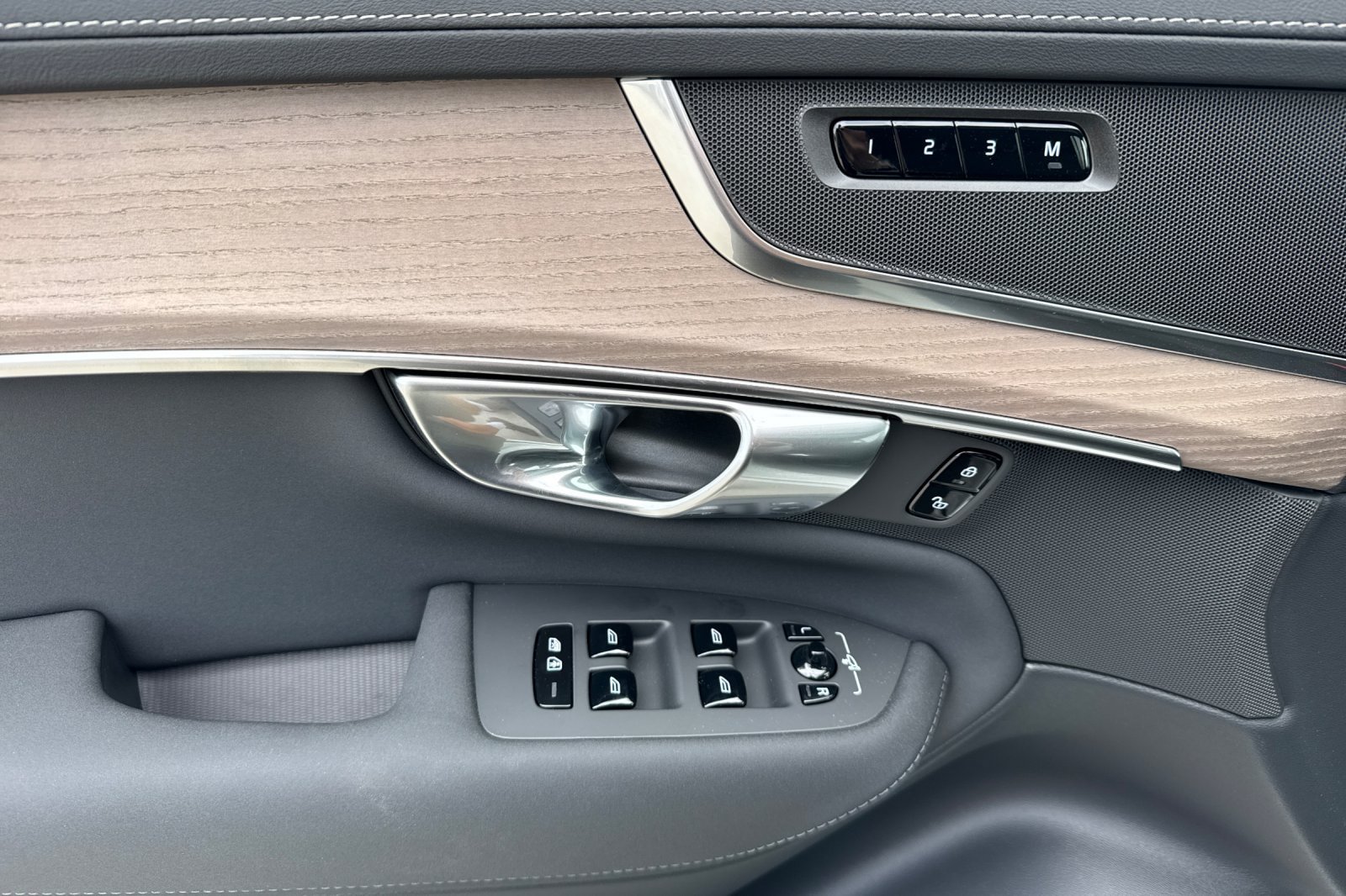 New 2026 Volvo XC90 B5 Plus w/ Protection Package AWD/4WD image 10