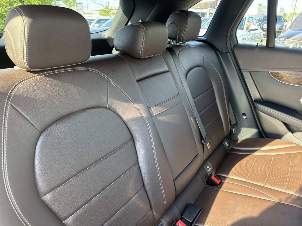 Used 2018 Mercedes-Benz GLC 300 w/ Premium Package image 11
