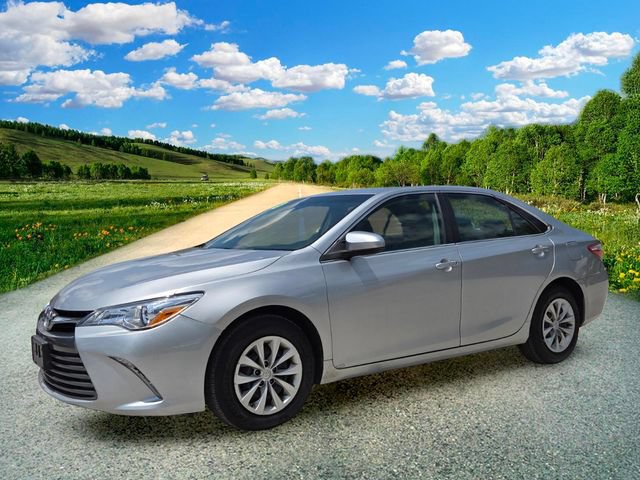 Used 2016 Toyota Camry LE FWD image 2