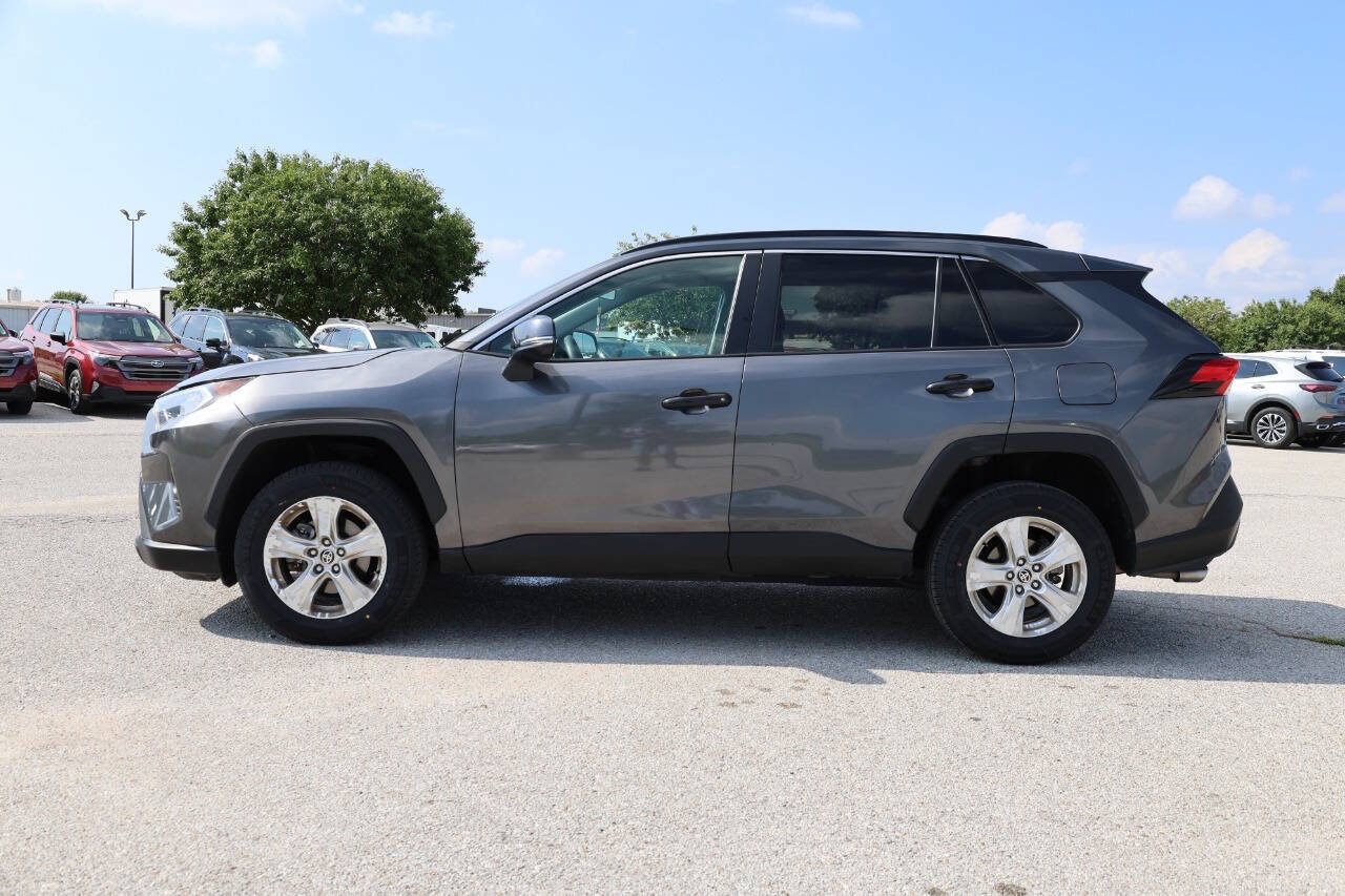 Used 2021 Toyota RAV4 XLE AWD/4WD image 8