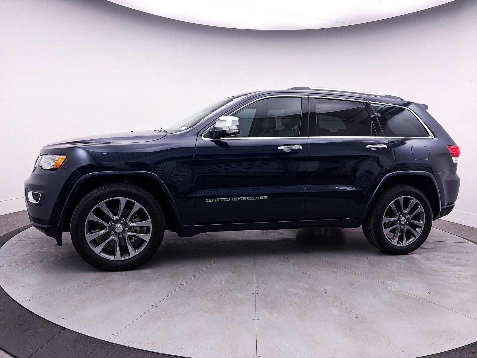 Used 2018 Jeep Grand Cherokee Overland image 40