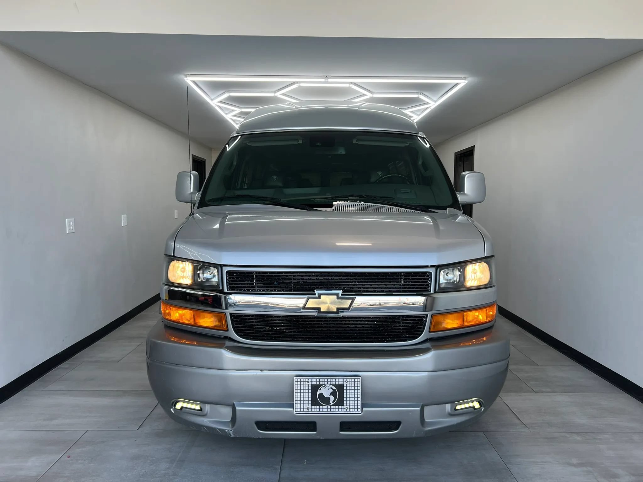 Used 2021 Chevrolet Express 3500 LS w/ Chrome Appearance Package RWD image 7