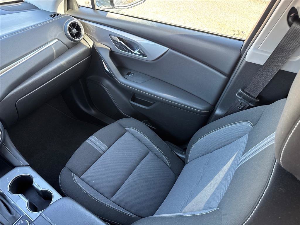 Used 2025 Chevrolet Blazer LT AWD/4WD image 18