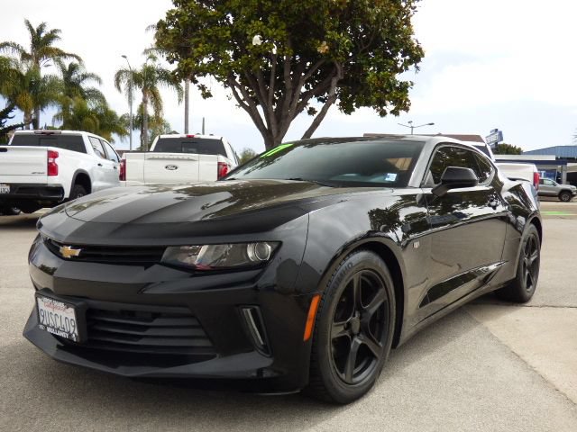 Used 2017 Chevrolet Camaro LT w/ Technology Package RWD image 7