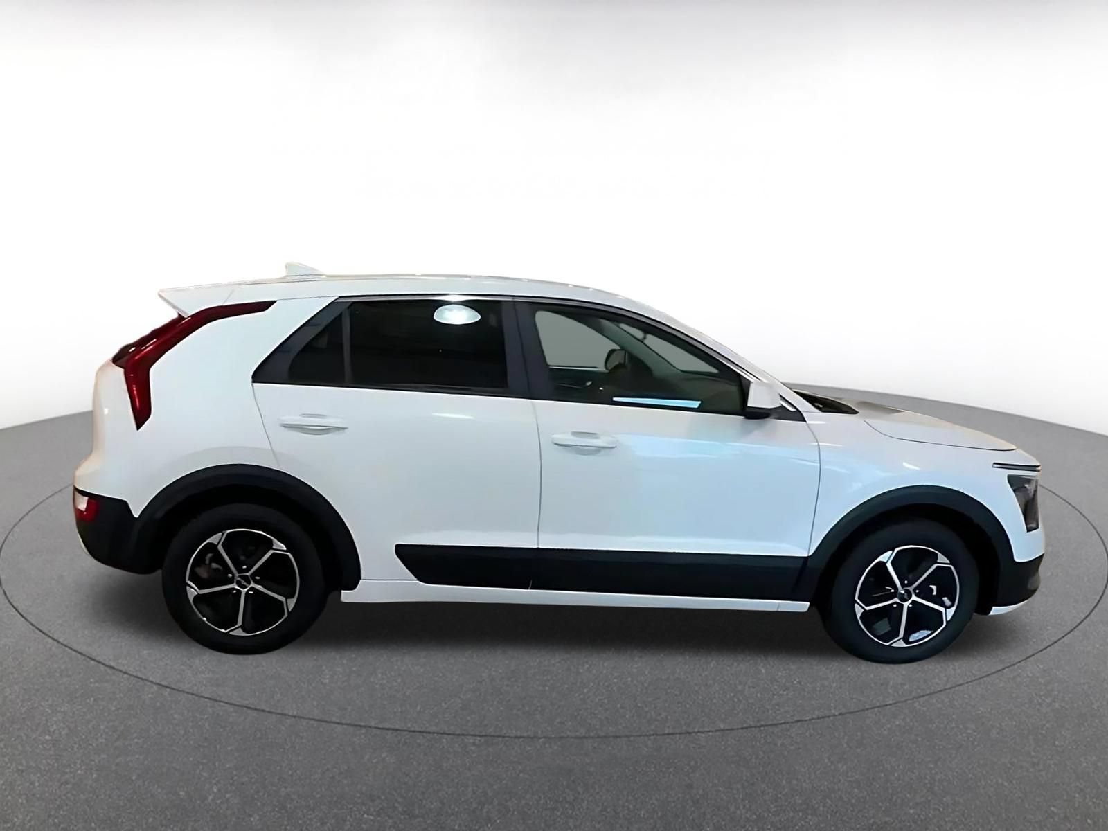 Used 2026 Kia Niro LX FWD image 15
