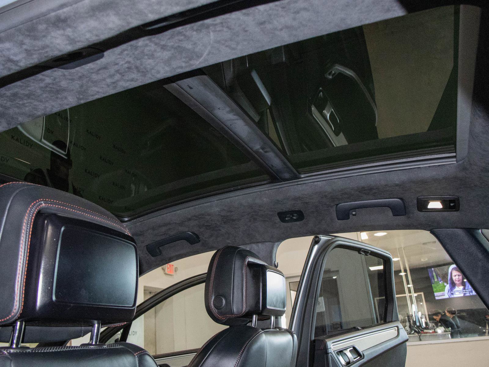 Used 2017 Porsche Macan Turbo image 14