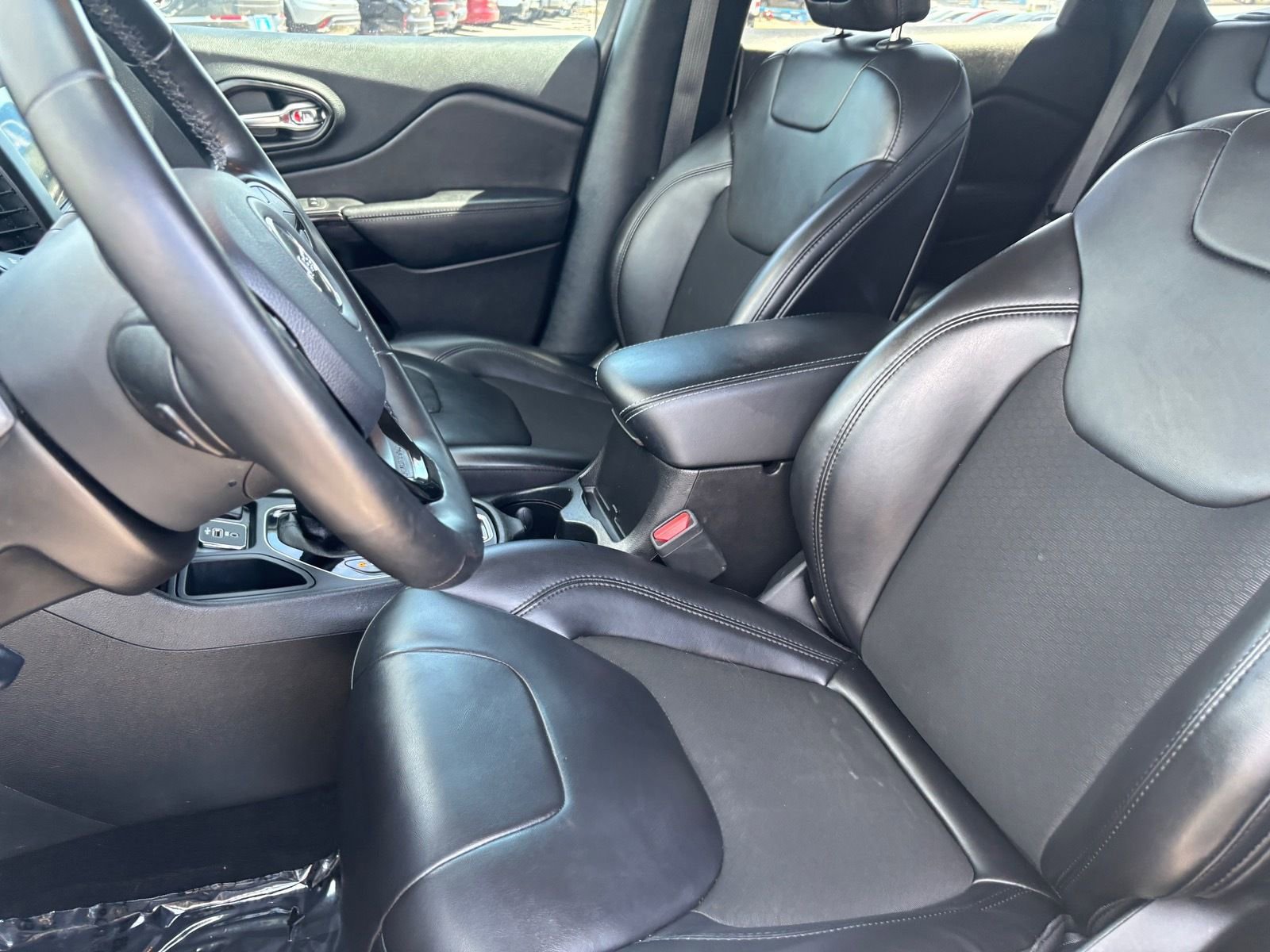 Used 2021 Jeep Cherokee Latitude Plus image 23