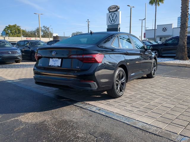 Certified 2023 Volkswagen Jetta SE w/ Panoramic Sunroof Package image 4