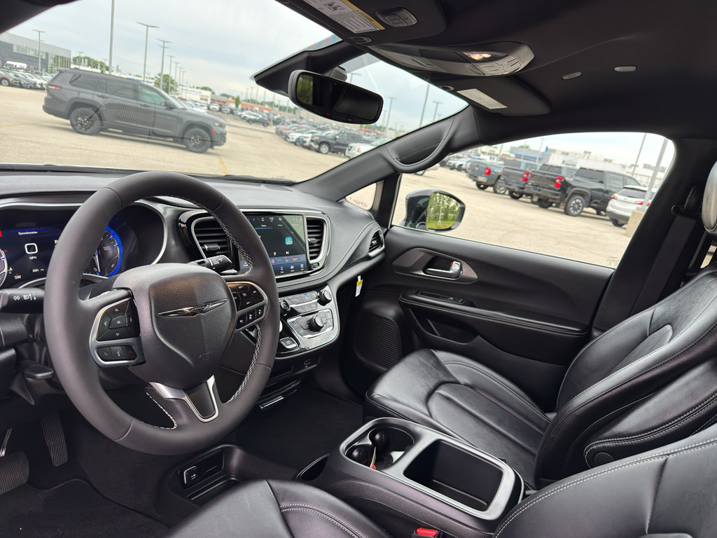 New 2026 Chrysler Pacifica Select FWD image 25