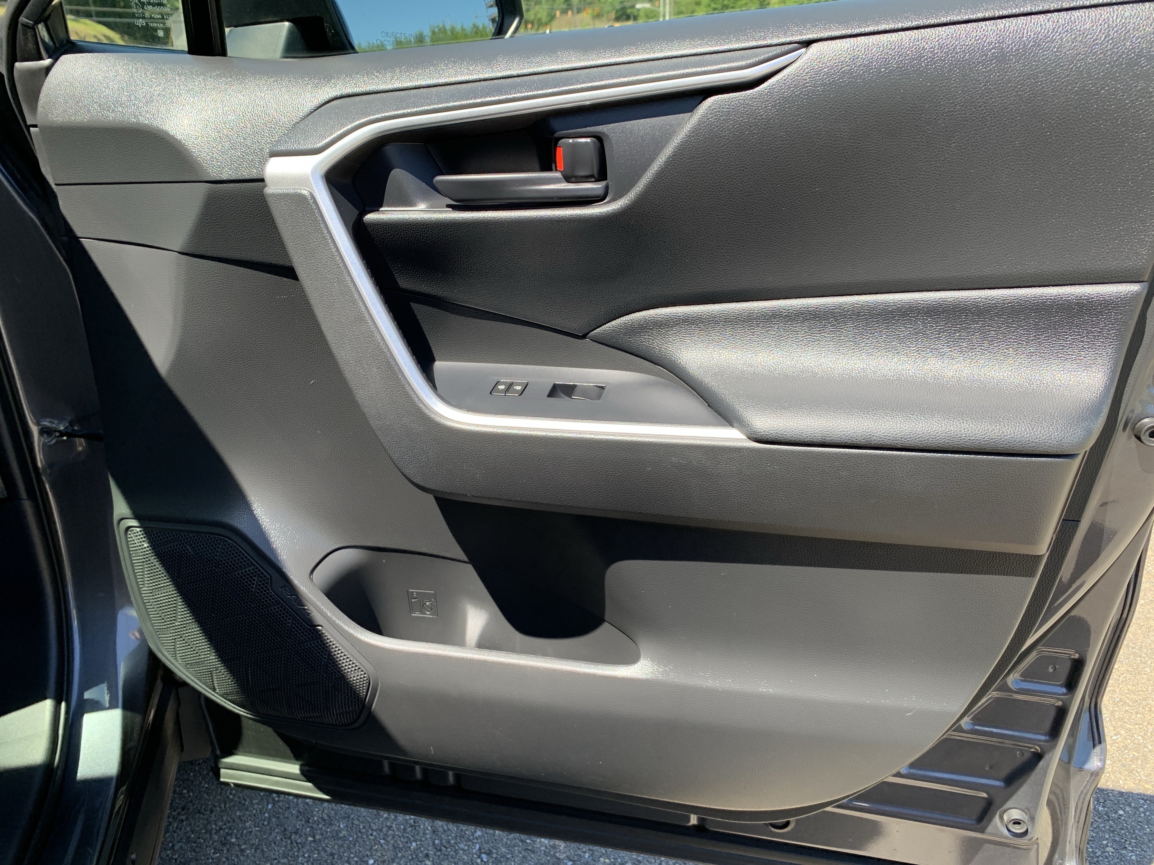Used 2020 Toyota RAV4 LE w/ Carpet Mat Package AWD/4WD image 37