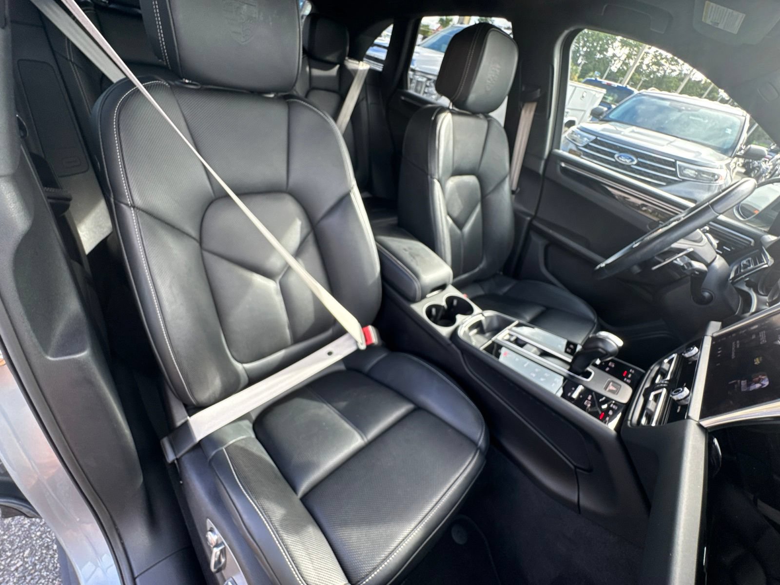 Used 2024 Porsche Macan Turbo AWD/4WD image 17