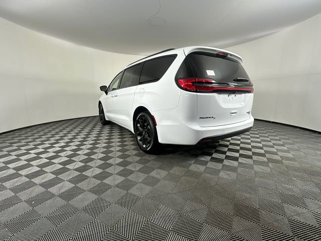 New 2026 Chrysler Pacifica Limited w/ S Appearance Package AWD/4WD image 12