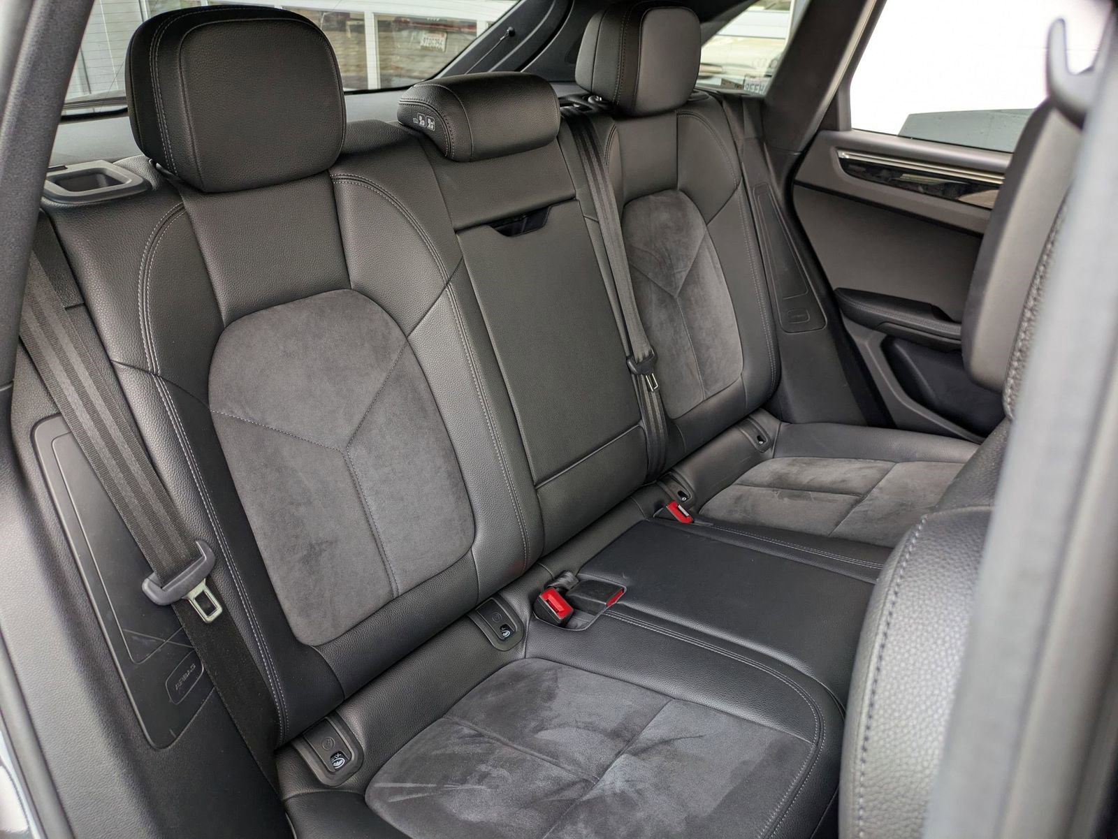 Used 2018 Porsche Macan image 29