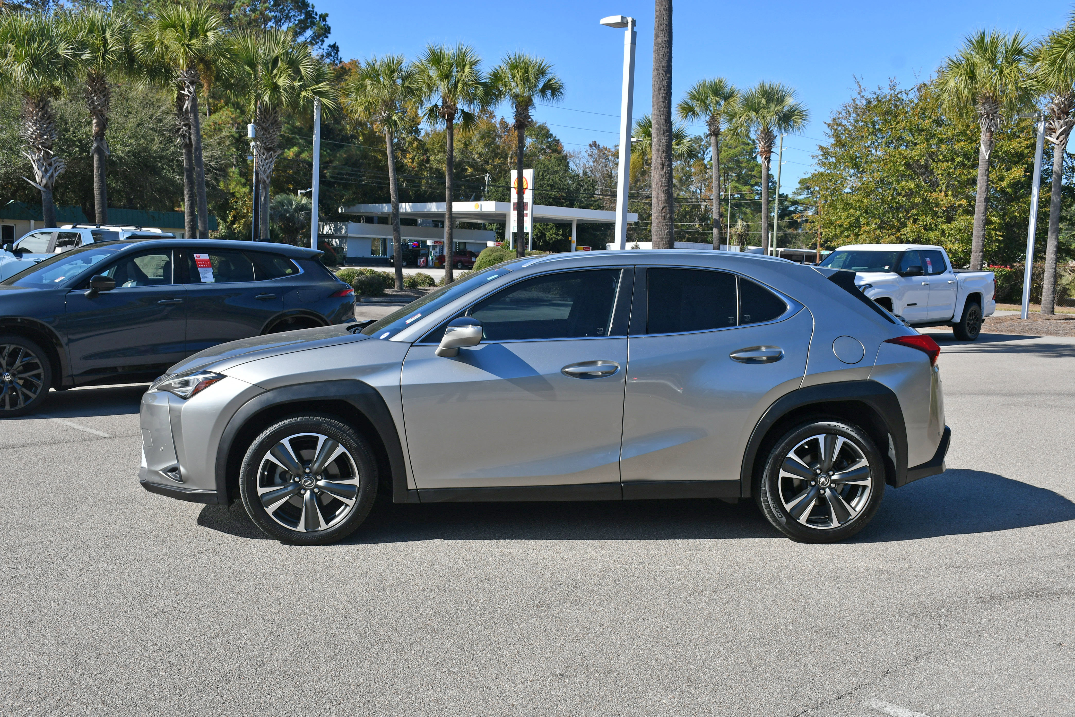 Used 2019 Lexus UX 200 F Sport w/ Premium Package image 6