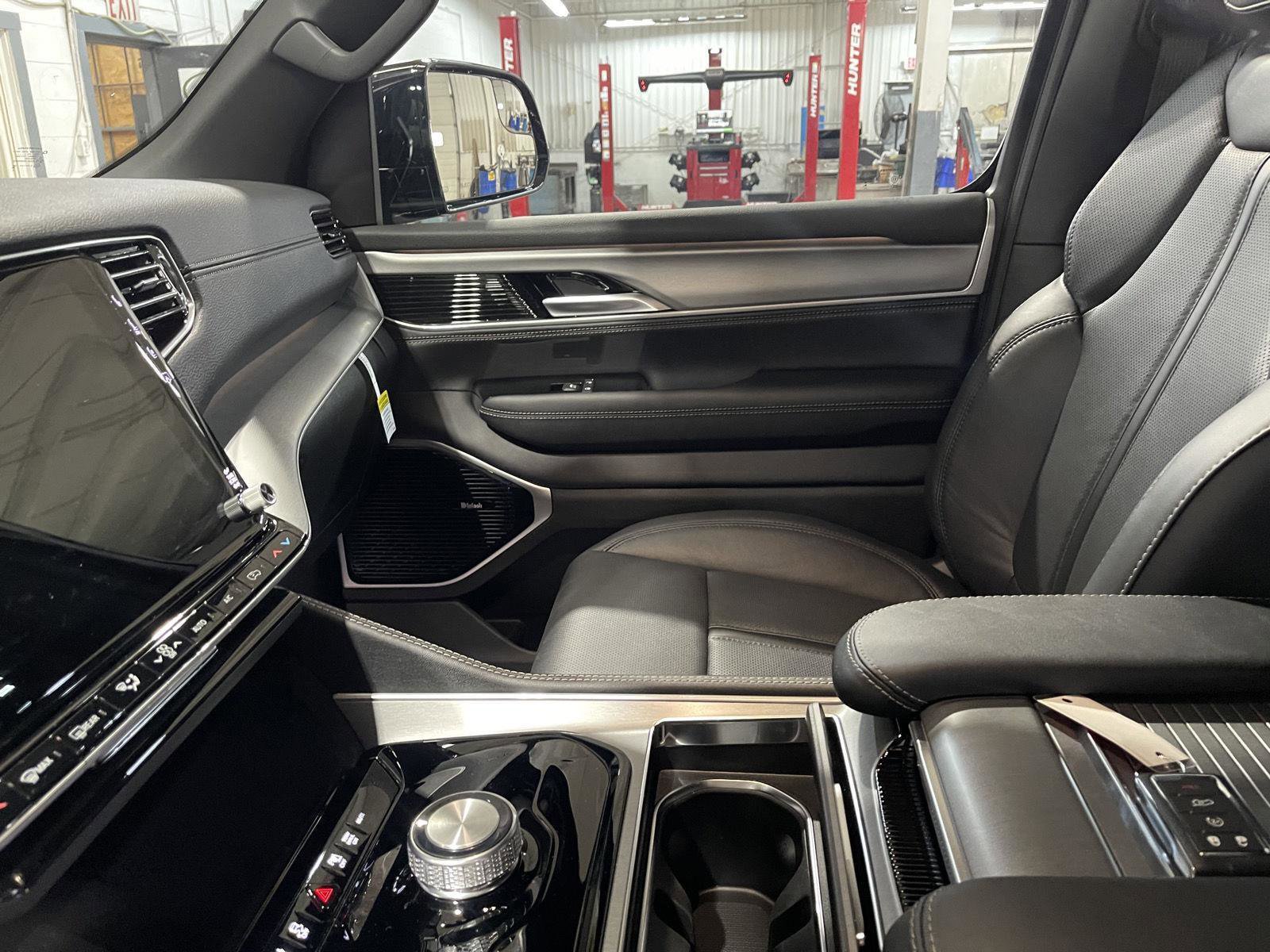 New 2026 Jeep Grand Wagoneer Limited w/ Premium Group II image 20