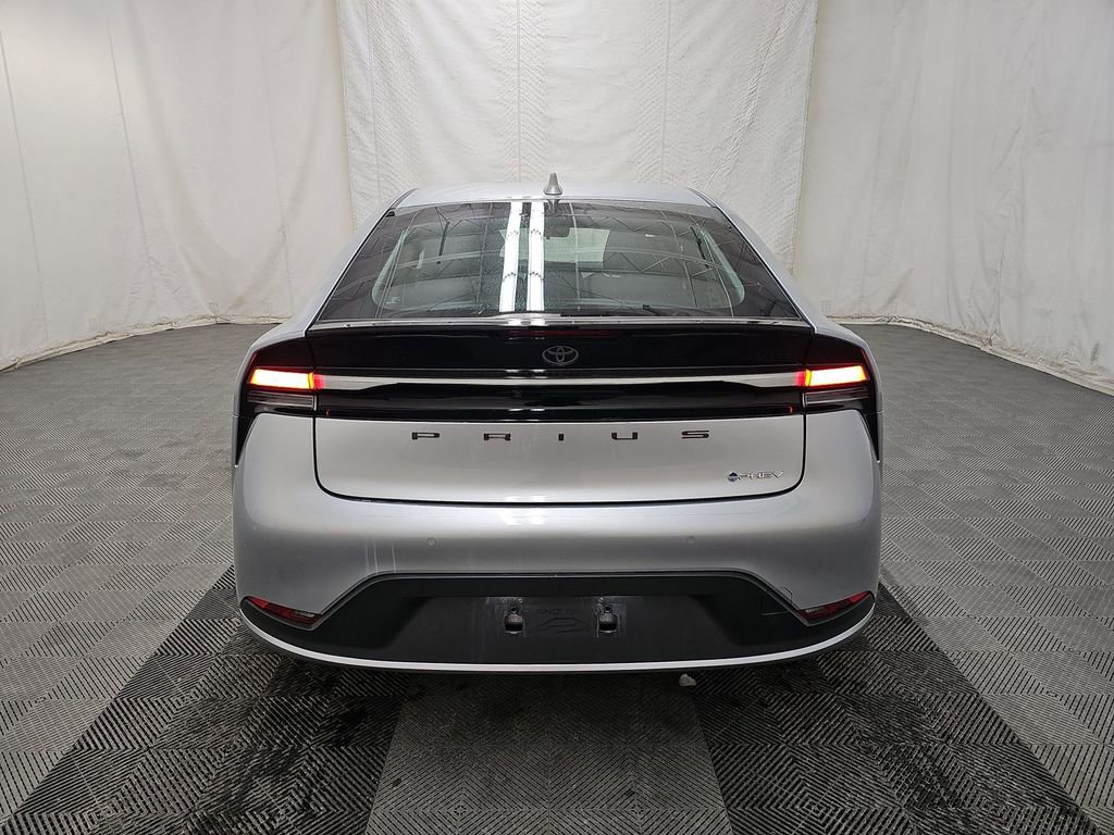 Used 2025 Toyota Prius Plug-In Hybrid image 7