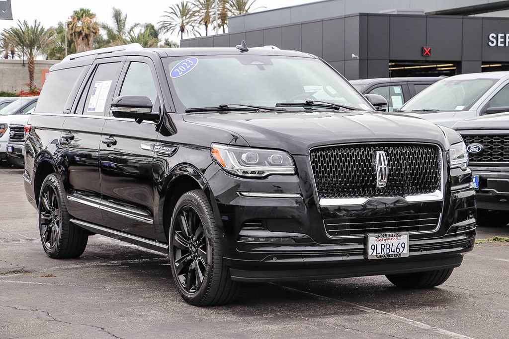 Certified 2023 Lincoln Navigator L Reserve RWD image 3
