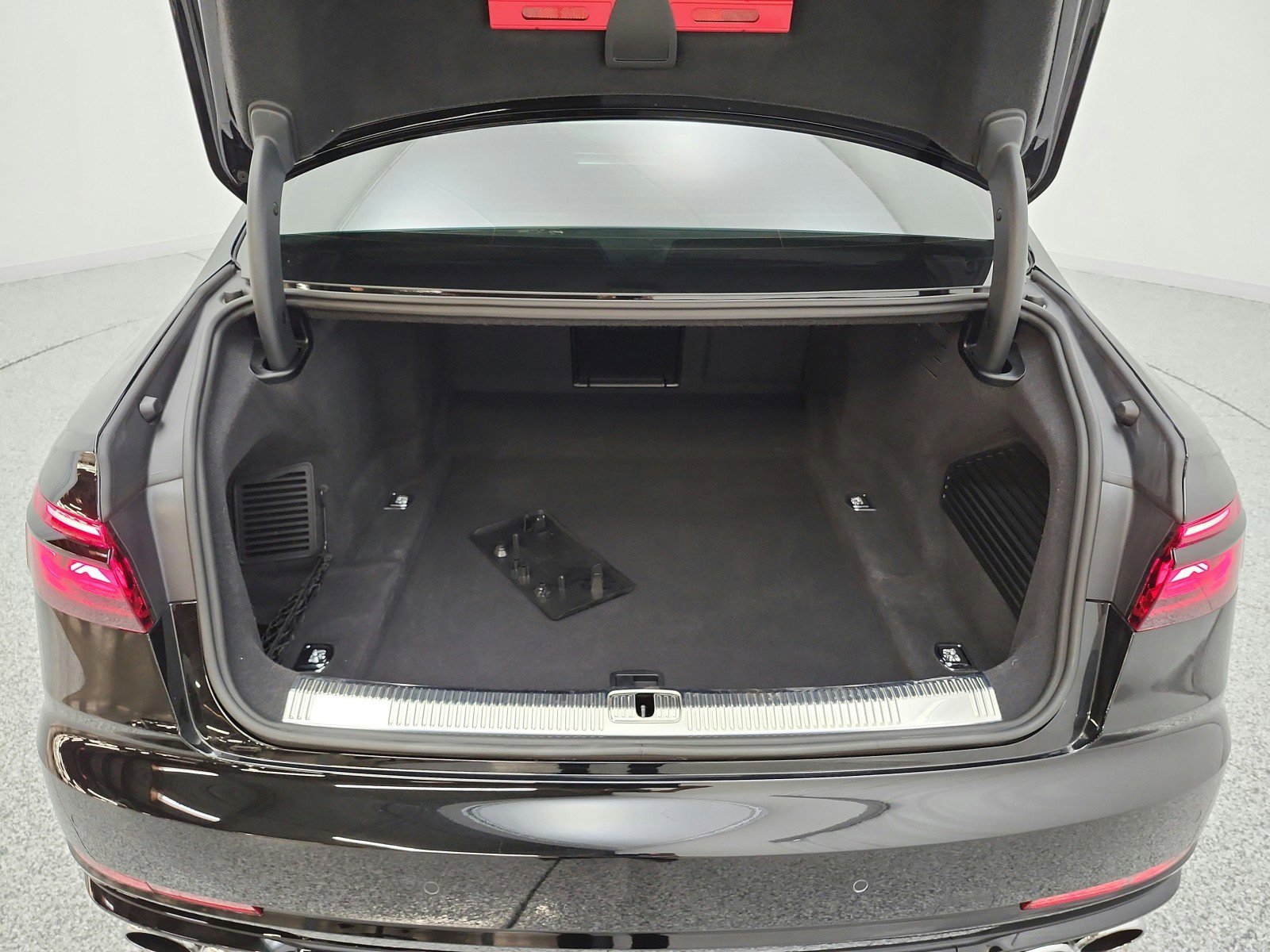 Used 2022 Audi S8 AWD/4WD image 21