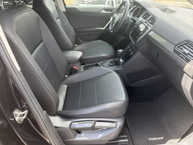 Used 2020 Volkswagen Tiguan SE FWD image 15