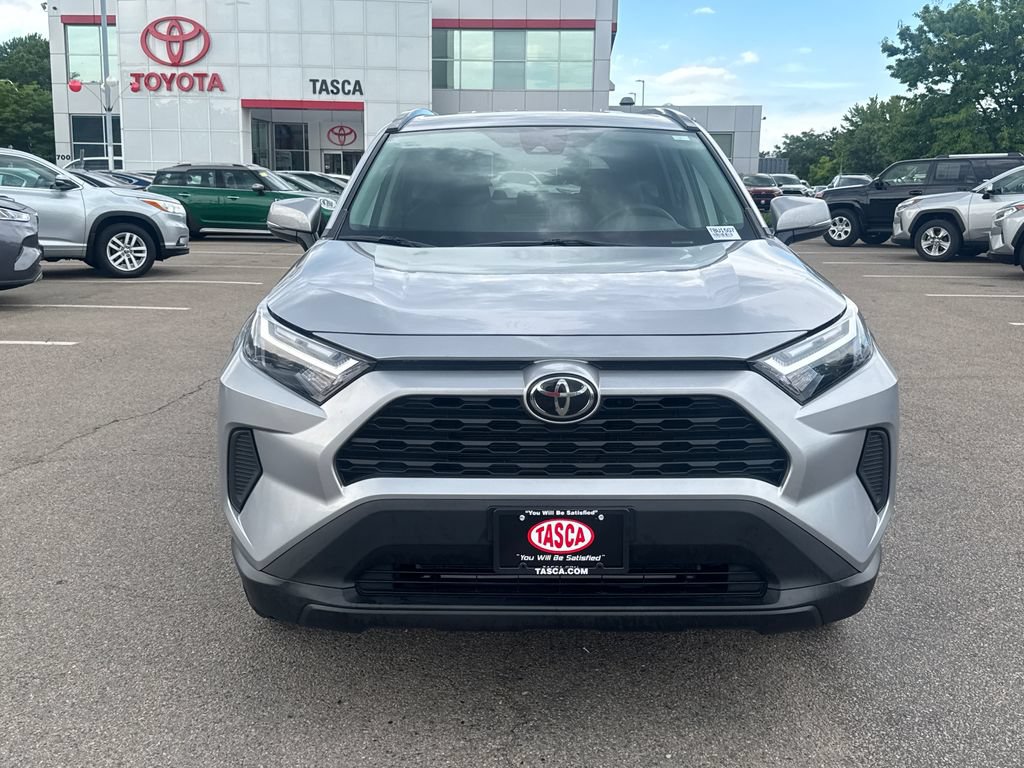 Used 2025 Toyota RAV4 XLE AWD/4WD image 2