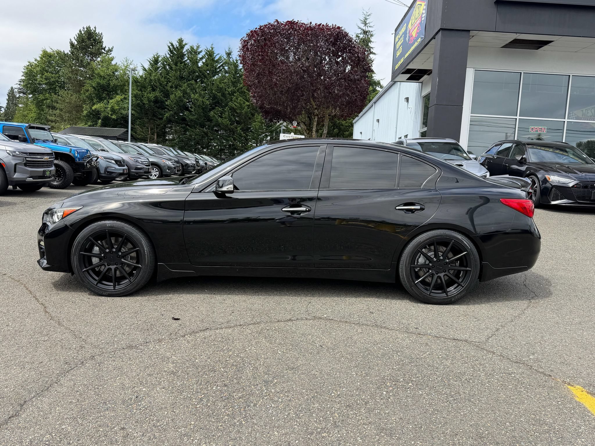 Used 2015 INFINITI Q50 Hybrid AWD w/ Navigation Package image 3
