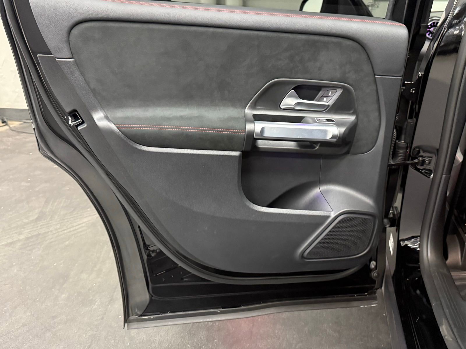 Used 2023 Mercedes-Benz GLB 250 4MATIC image 38