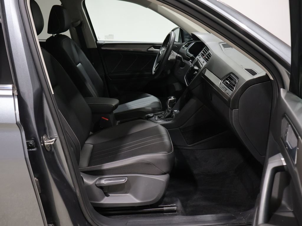 Used 2022 Volkswagen Tiguan SE image 22