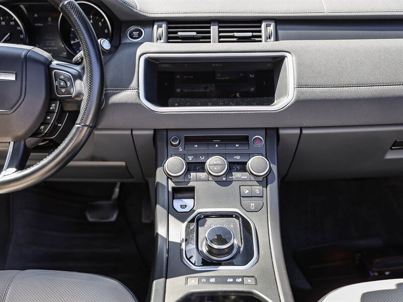 Used 2018 Land Rover Range Rover Evoque SE Dynamic AWD/4WD image 18