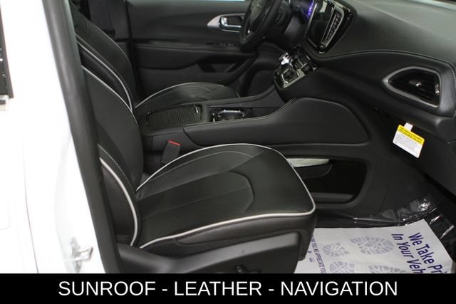 New 2027 Chrysler Pacifica Limited AWD/4WD image 22
