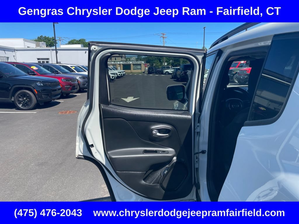 Used 2017 Jeep Renegade Altitude AWD/4WD image 31