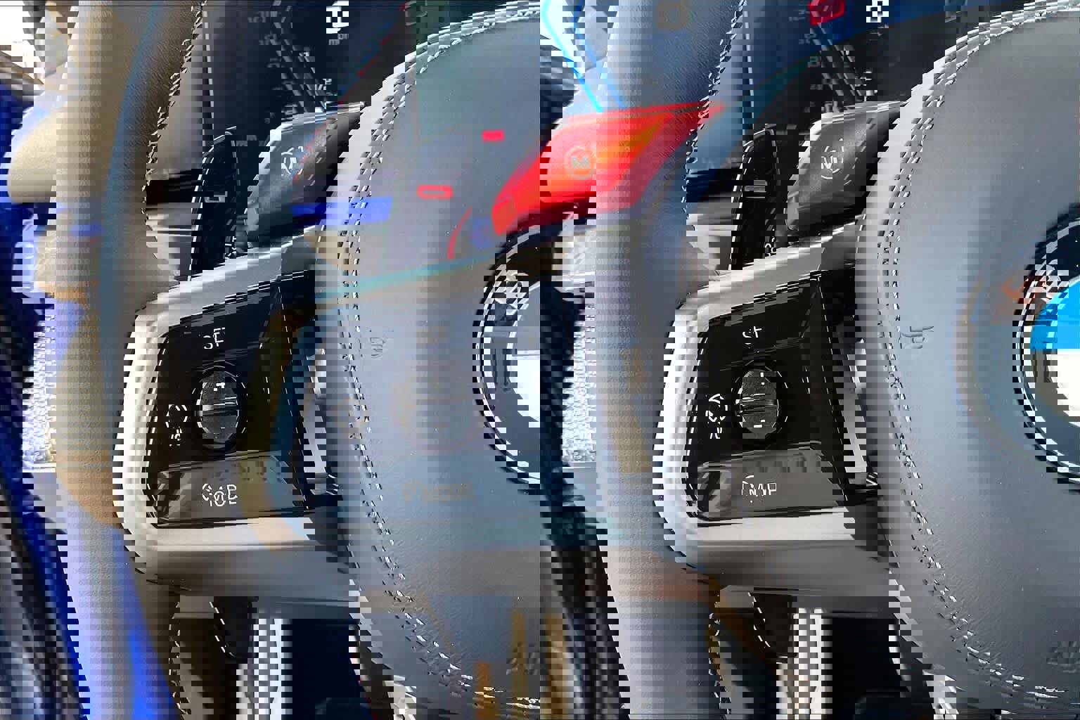 Used 2025 BMW M5 w/ Carbon Package image 24