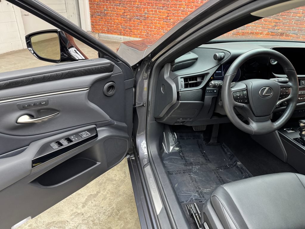 Used 2023 Lexus ES 350 w/ Premium Package FWD image 9