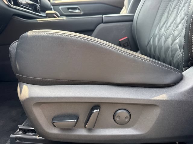 Used 2023 Nissan Rogue Platinum w/ Platinum Premium Package AWD/4WD image 14
