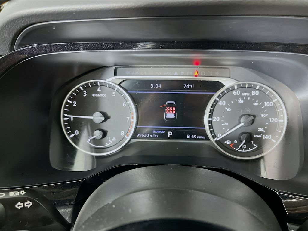 Used 2023 Nissan Pathfinder SL w/ Lighting Package (N92) FWD image 18