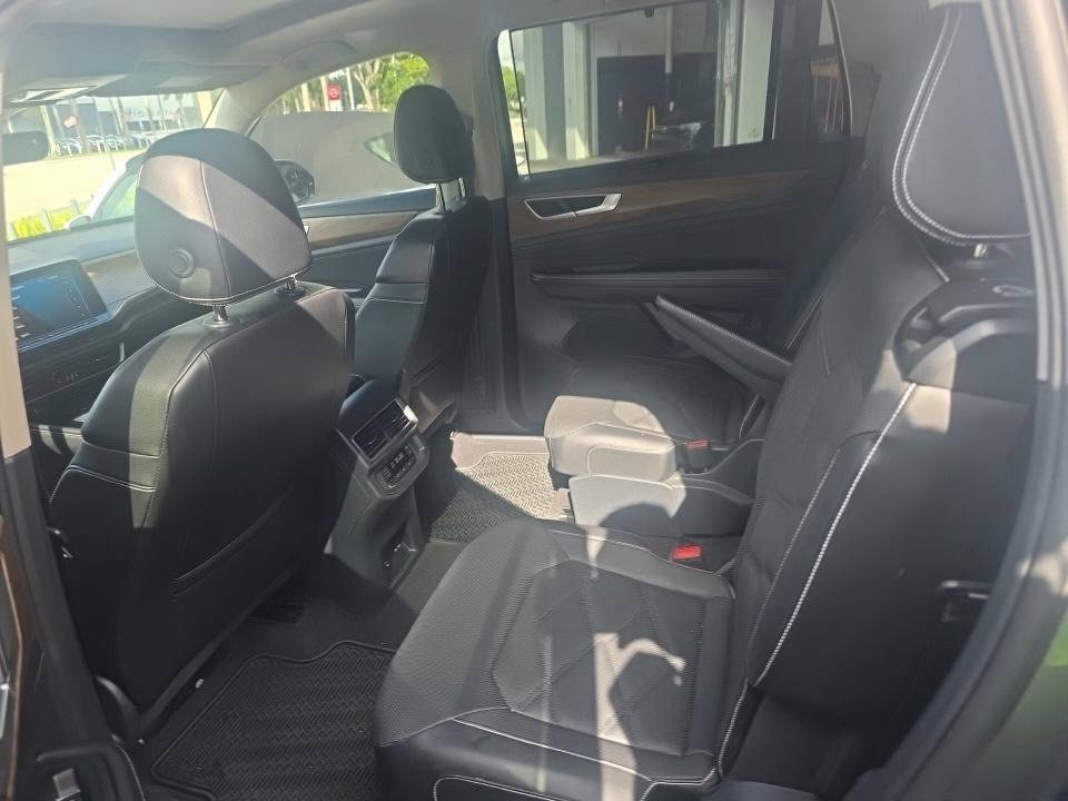 Certified 2024 Volkswagen Atlas SE w/ Panoramic Sunroof Package FWD image 6