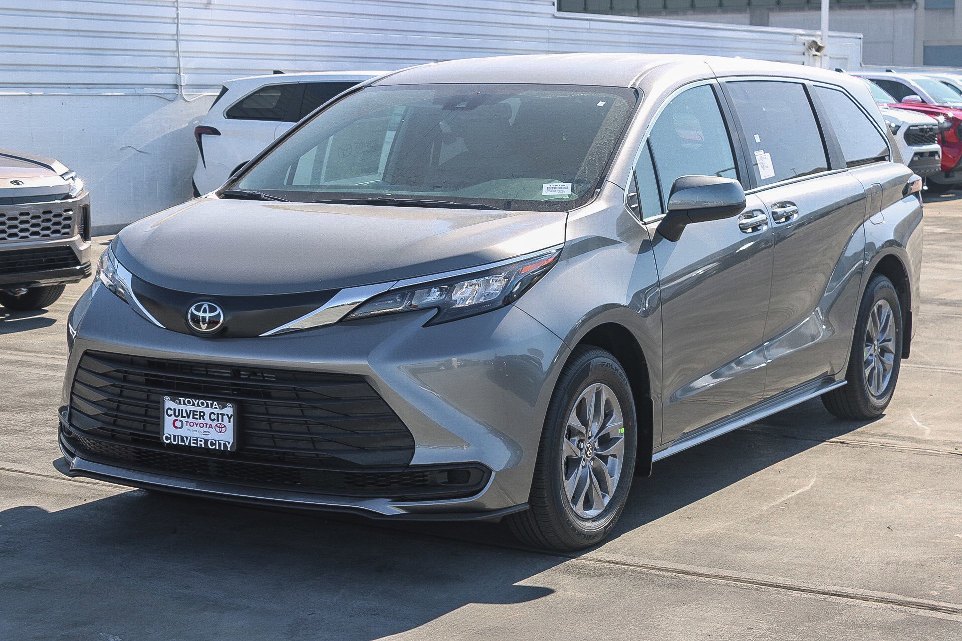 New 2026 Toyota Sienna LE image 3