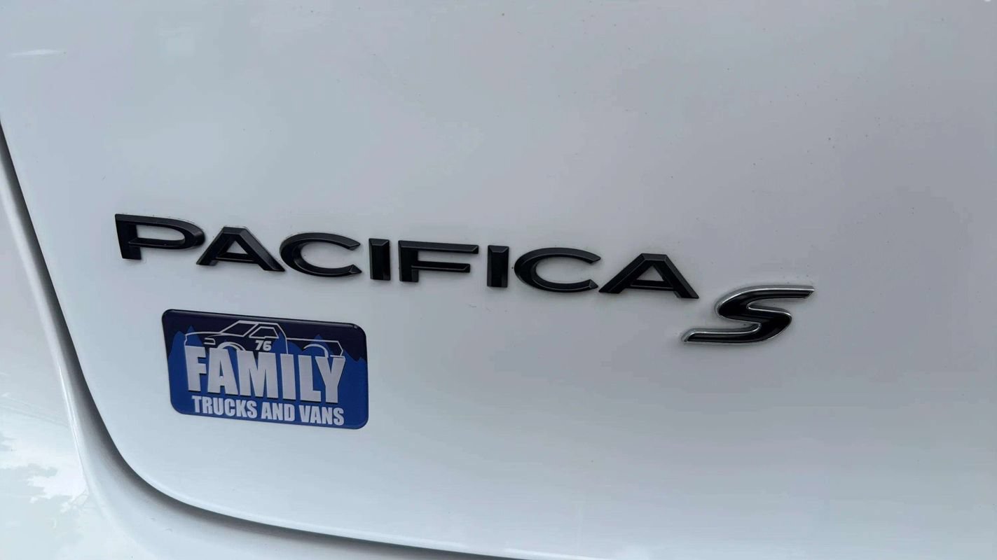 Used 2022 Chrysler Pacifica Touring-L w/ Uconnect Theater Family Group AWD/4WD image 23