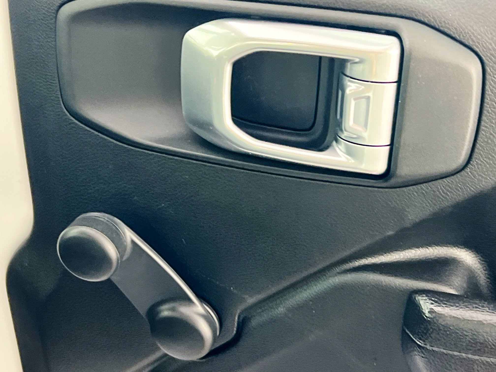 Used 2022 Jeep Wrangler Sport image 32