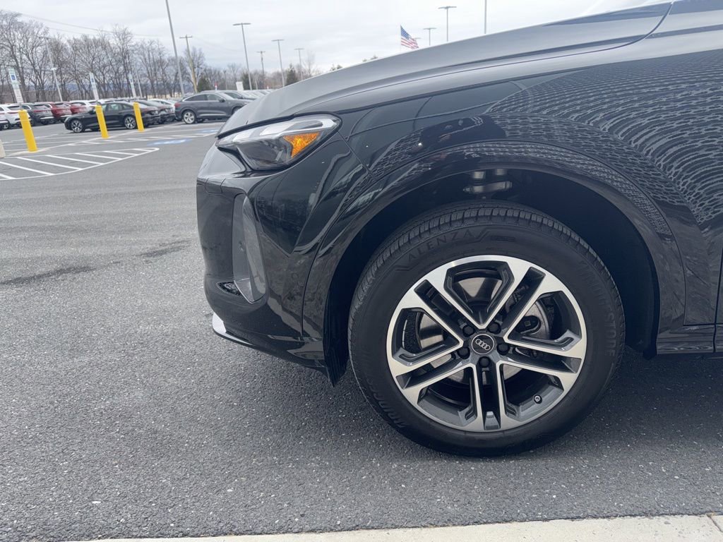 Used 2025 Audi Q5 Premium w/ Convenience Package image 32