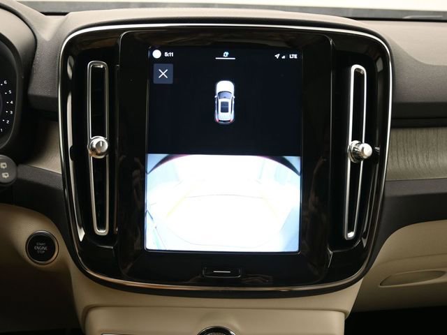Used 2023 Volvo XC40 B5 Ultimate w/ Climate Package image 21