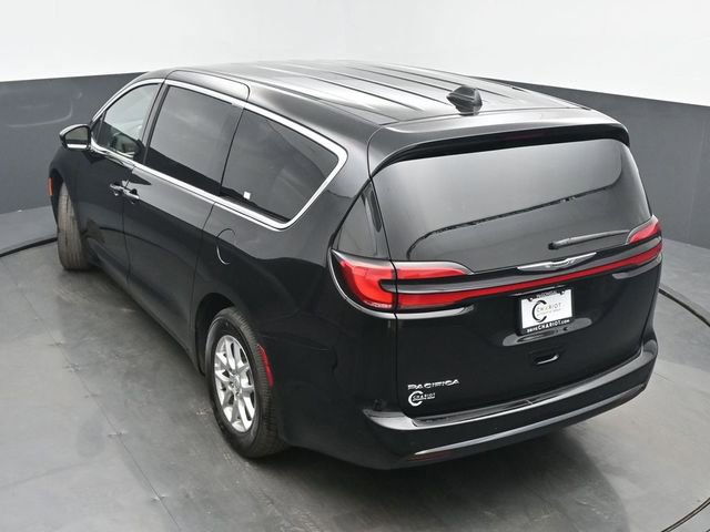 Used 2025 Chrysler Pacifica Select FWD image 41