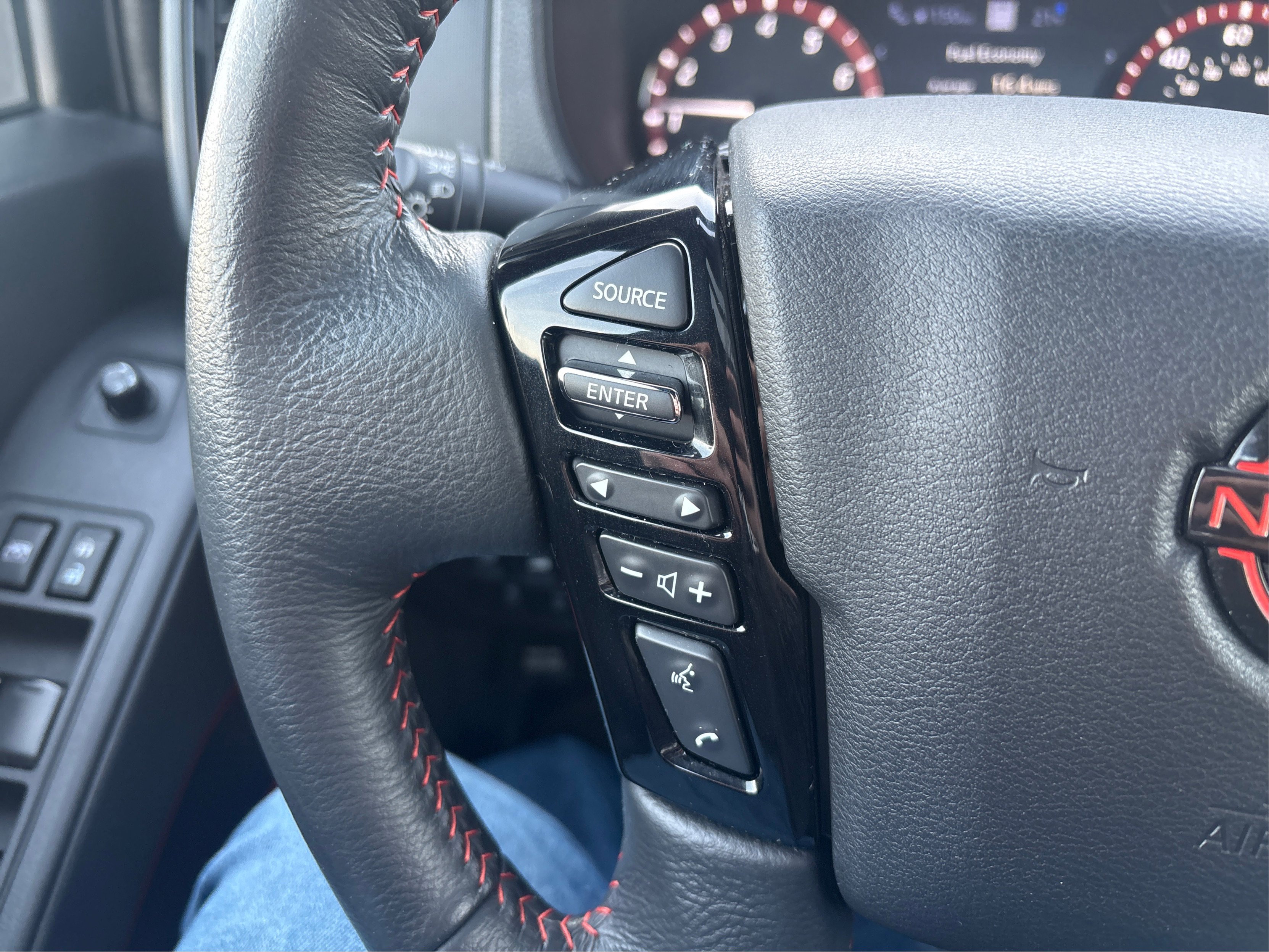 Used 2024 Nissan Frontier PRO-4X w/ Pro Premium Package image 24