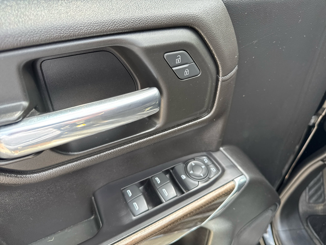 Used 2019 Chevrolet Silverado 1500 LT w/ All-Star Edition image 15