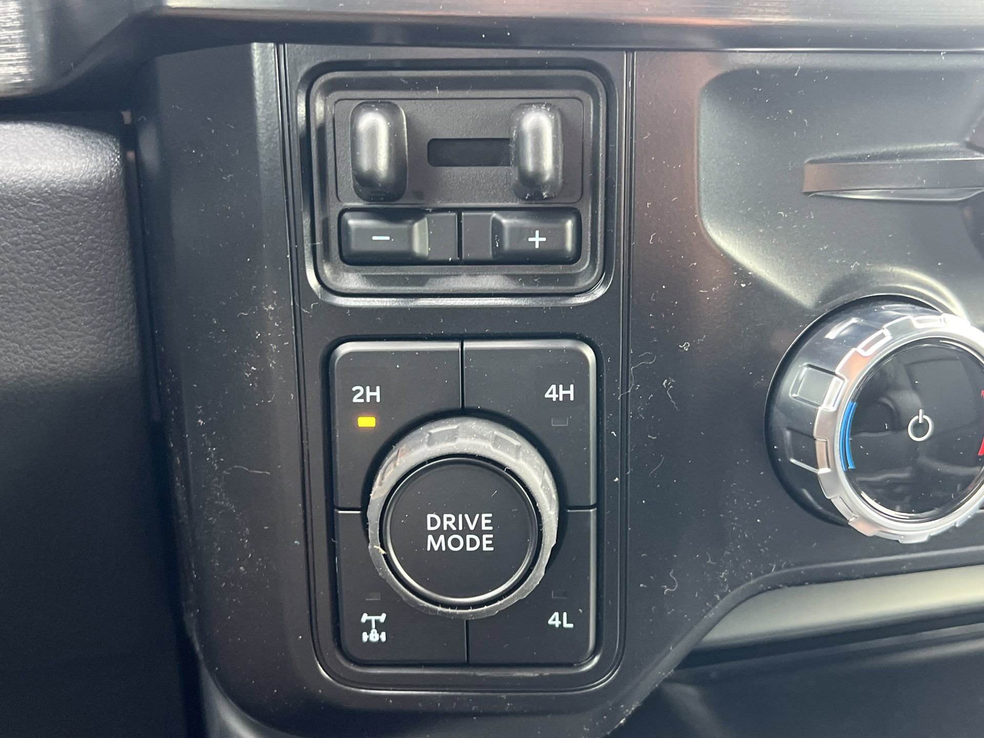 New 2026 Ford F350 Lariat w/ Black Appearance Package image 7