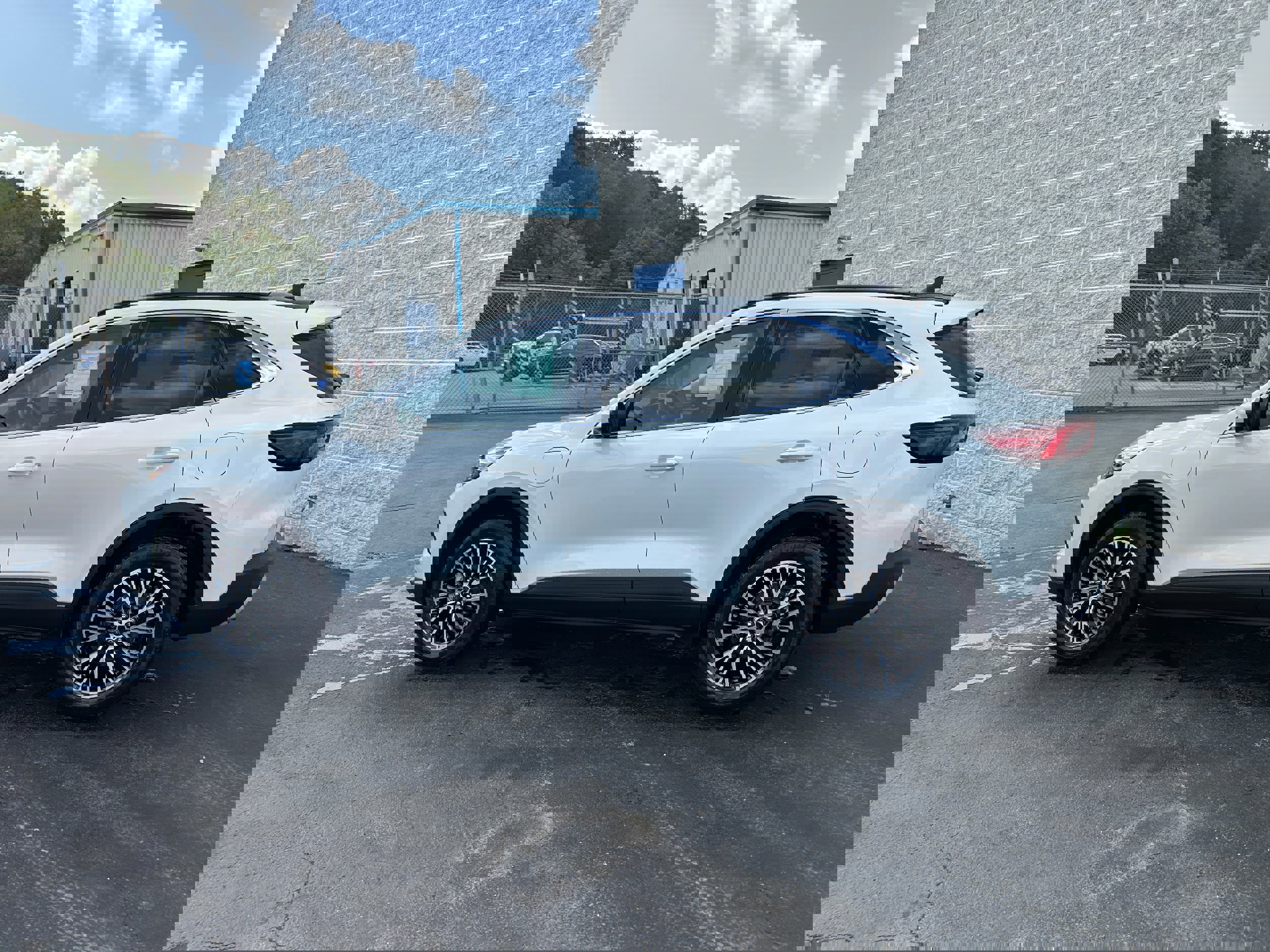 New 2025 Ford Escape SE w/ PHEV Premium Package FWD image 8